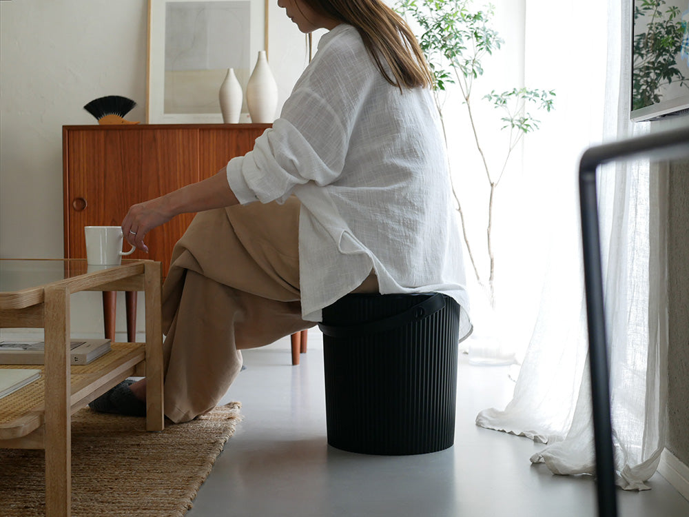 <八幡化成>スツールにもなる蓋付収納 オムニウッティ