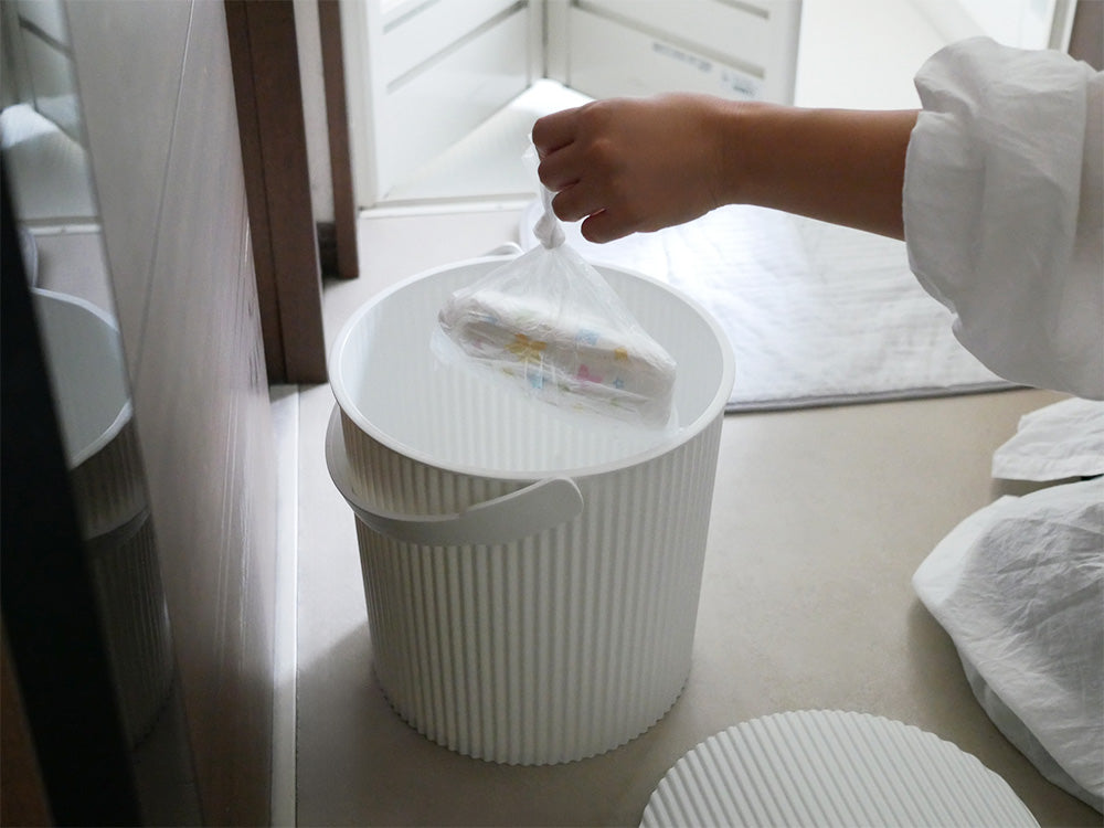 <八幡化成>スツールにもなる蓋付収納 オムニウッティ