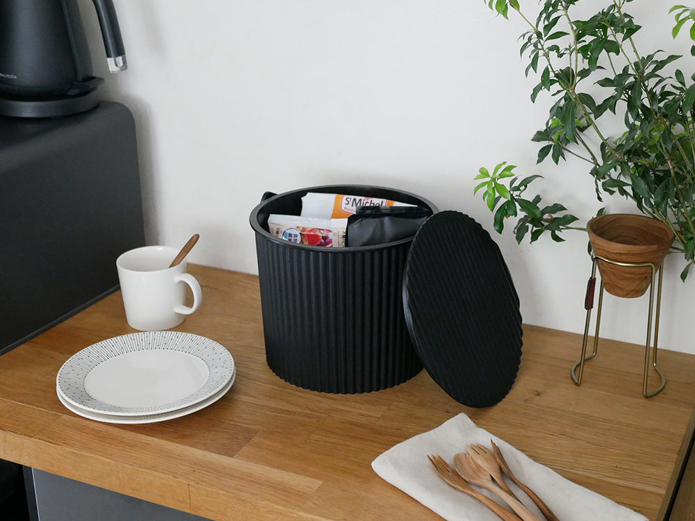 <八幡化成>スツールにもなる蓋付収納 オムニウッティ