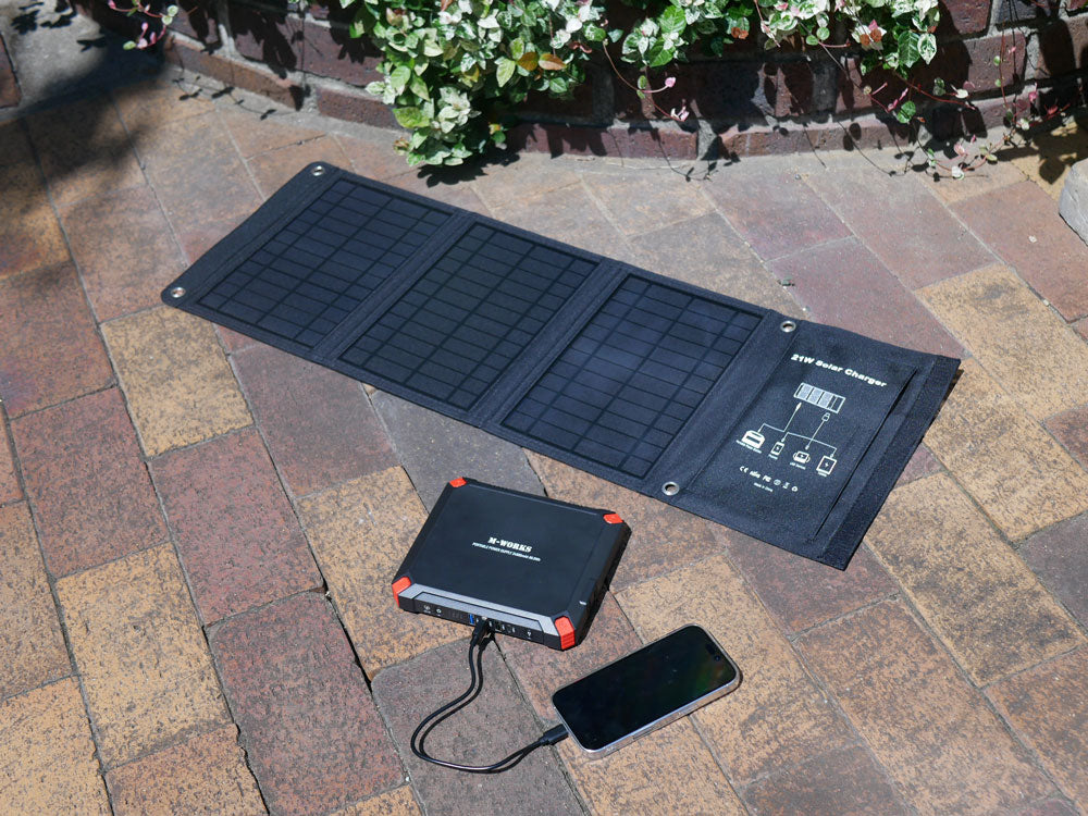 ＜エムワークス＞つながる安心！コンパクトなポータブル電源（ソーラーパネル付き）