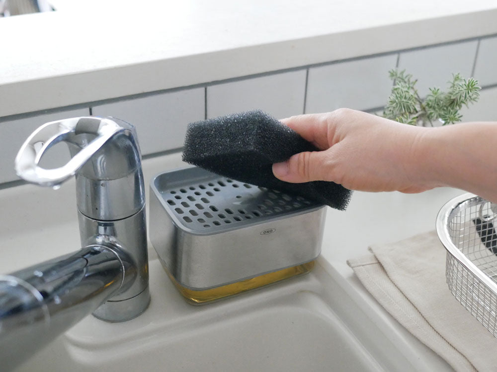 ＜OXO/オクソー＞ スポンジホルダー (ソープディスペンサー付)