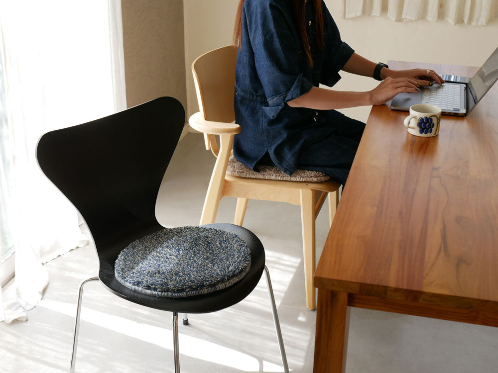 ＜＆NE/アンドエヌイー＞洗える低反発シャギーチェアパッド