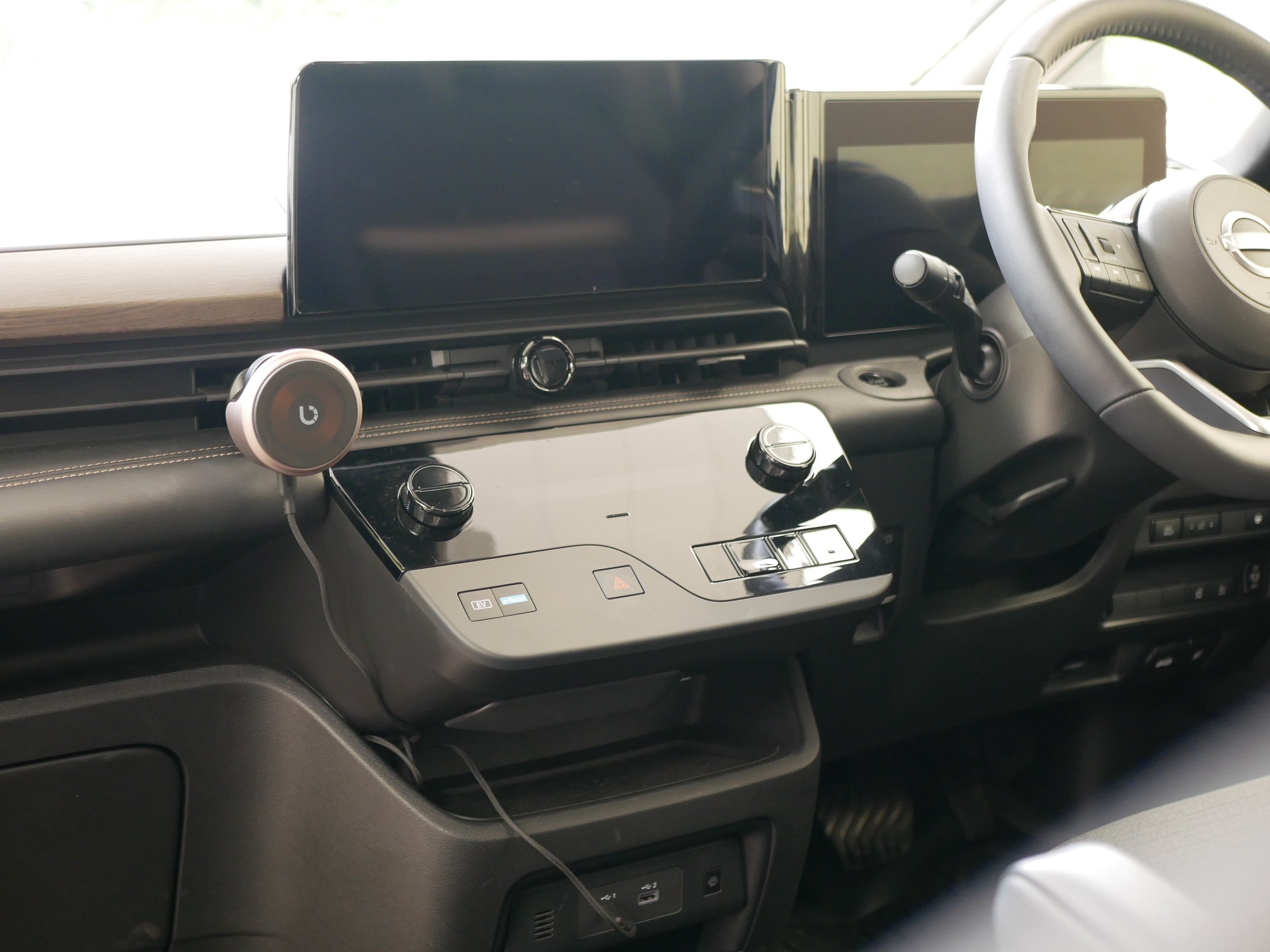 ＜BEZALEL＞ストレスフリーなマグネット充電器 カータイプ