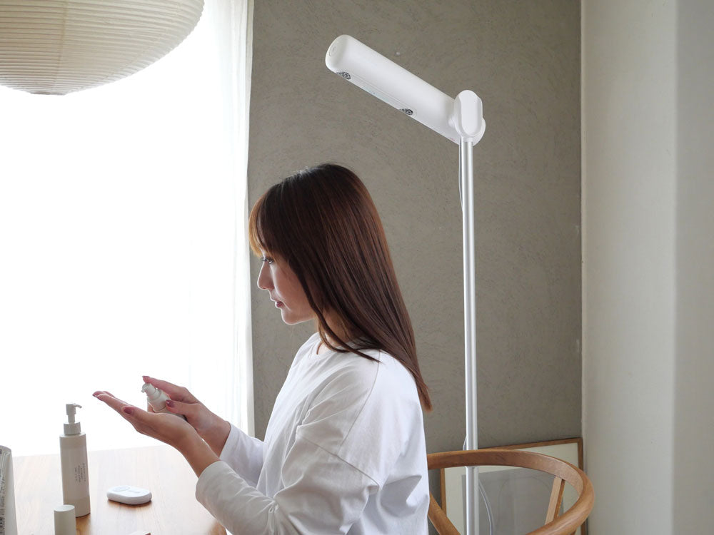 QUADS＞ハンズフリースタンドヘアドライヤー BISARA Light ホワイト