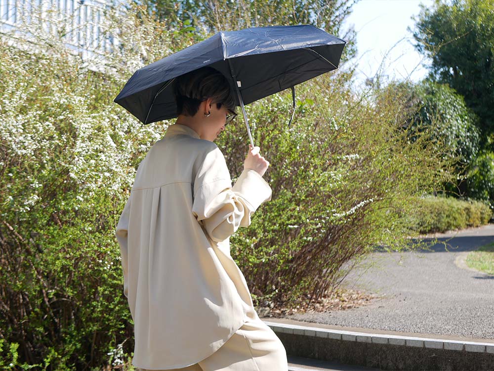 ＜Wpc./ダブリュピーシー＞日陰を持ち歩く スマホサイズの折りたたみ傘