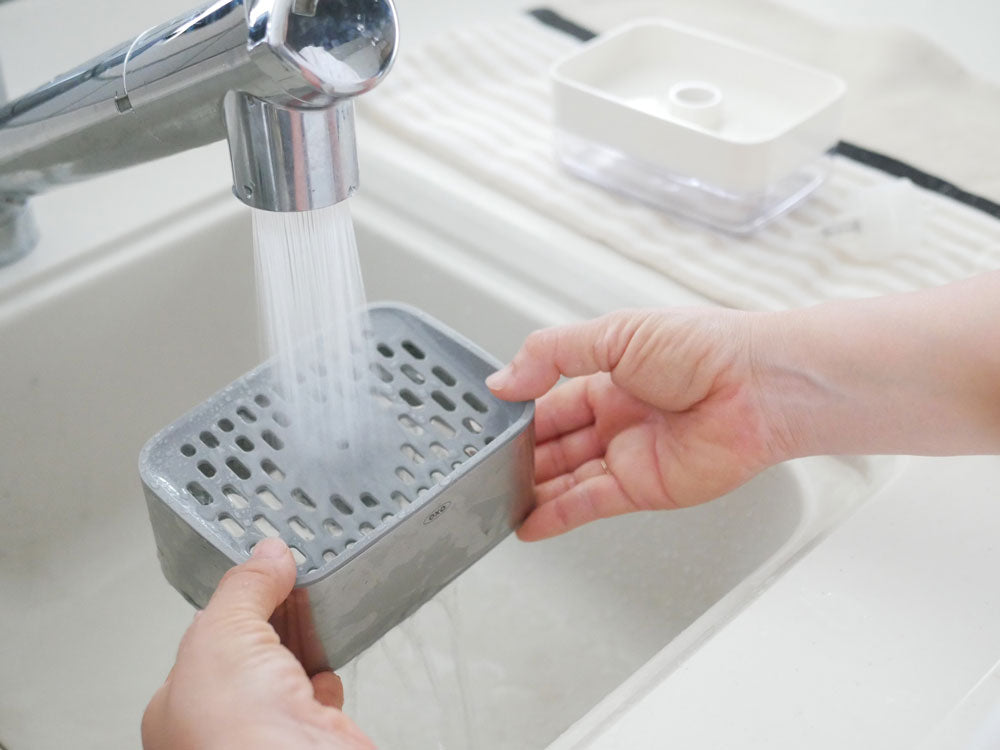 ＜OXO/オクソー＞ スポンジホルダー (ソープディスペンサー付)