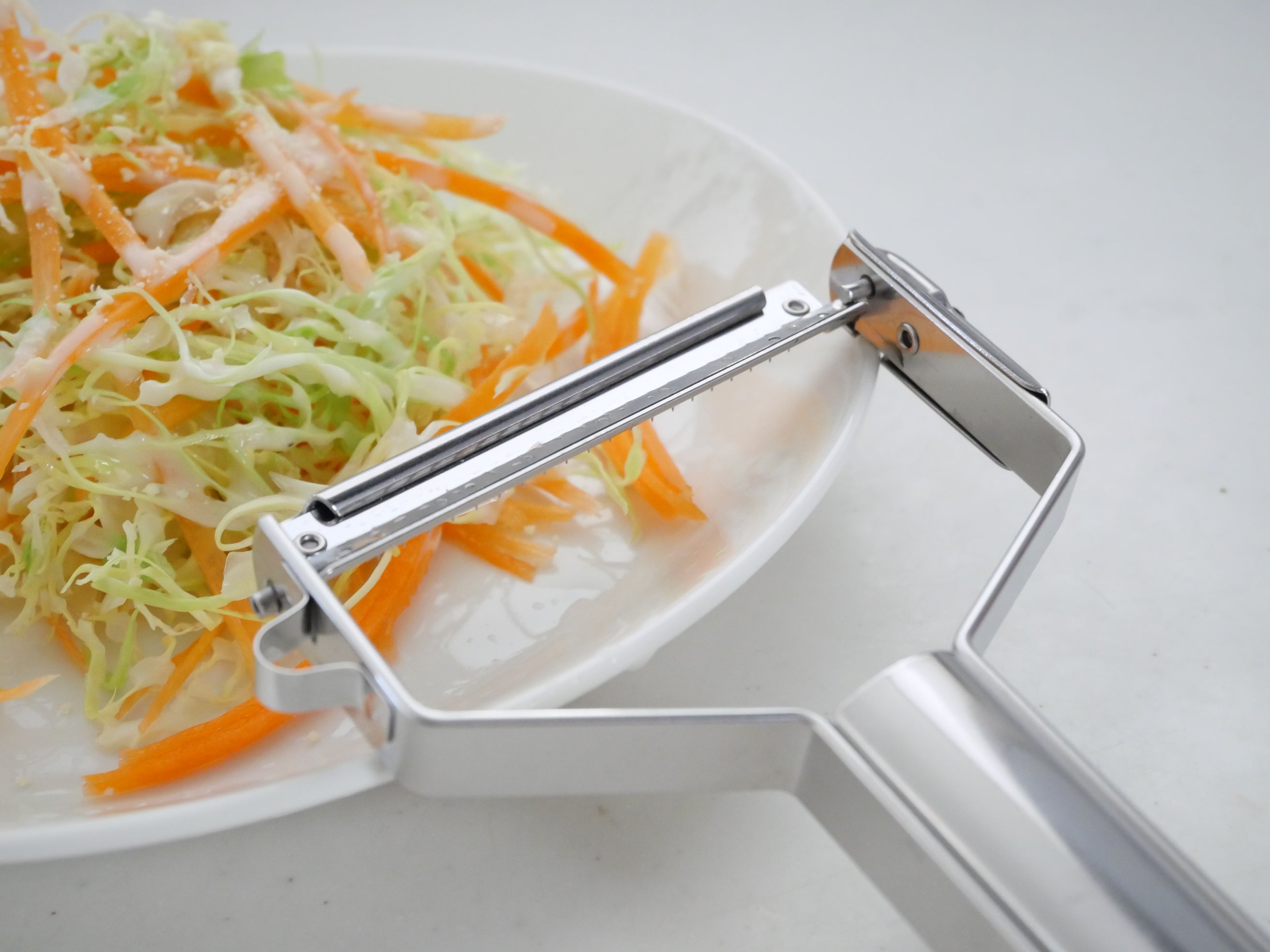 ワンタッチで替え刃交換！1本3役 ニュースピードピーラー – カチモ