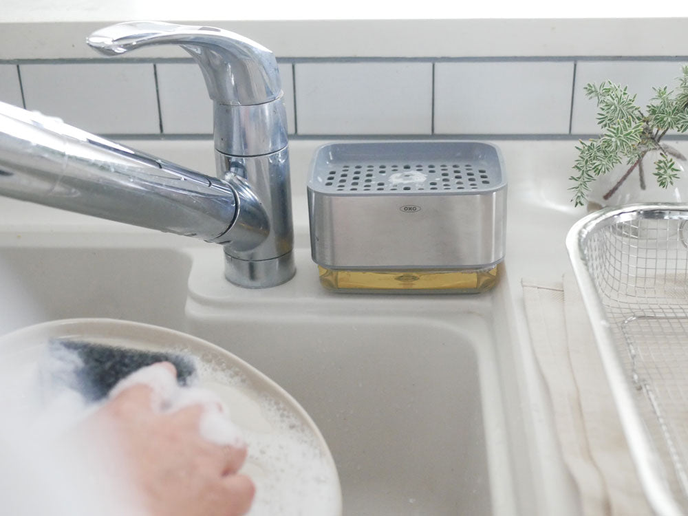 ＜OXO/オクソー＞ スポンジホルダー (ソープディスペンサー付)