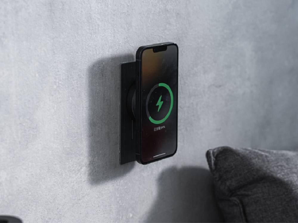 ＜BEZALEL＞ストレスフリーなマグネット充電