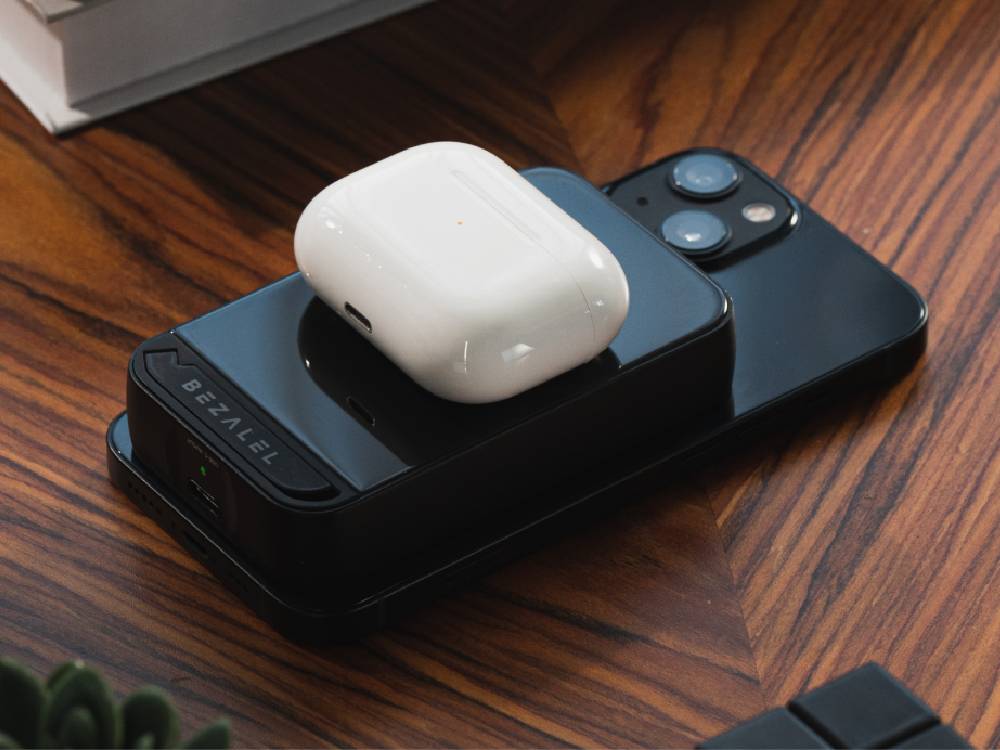 ＜BEZALEL＞ストレスフリーなマグネット充電