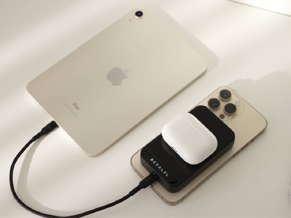 ＜BEZALEL＞ストレスフリーなマグネット充電