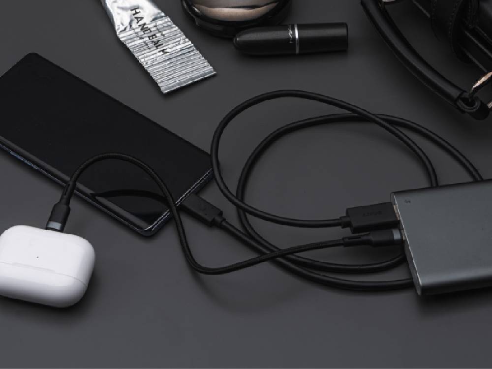 ＜BEZALEL＞ストレスフリーなマグネット充電