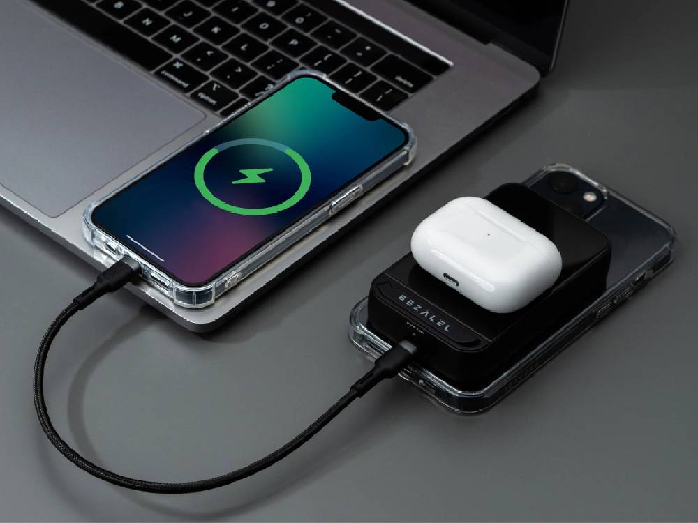 ＜BEZALEL＞ストレスフリーなマグネット充電