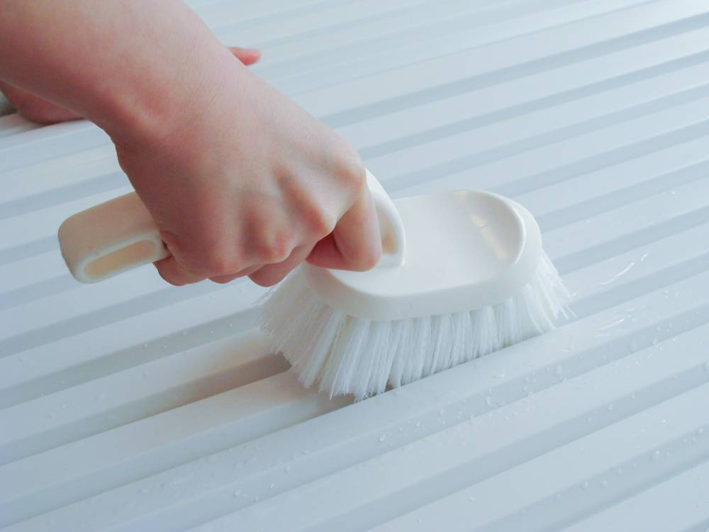 ＜ナチハマ＞洗剤いらずのバスブラシ