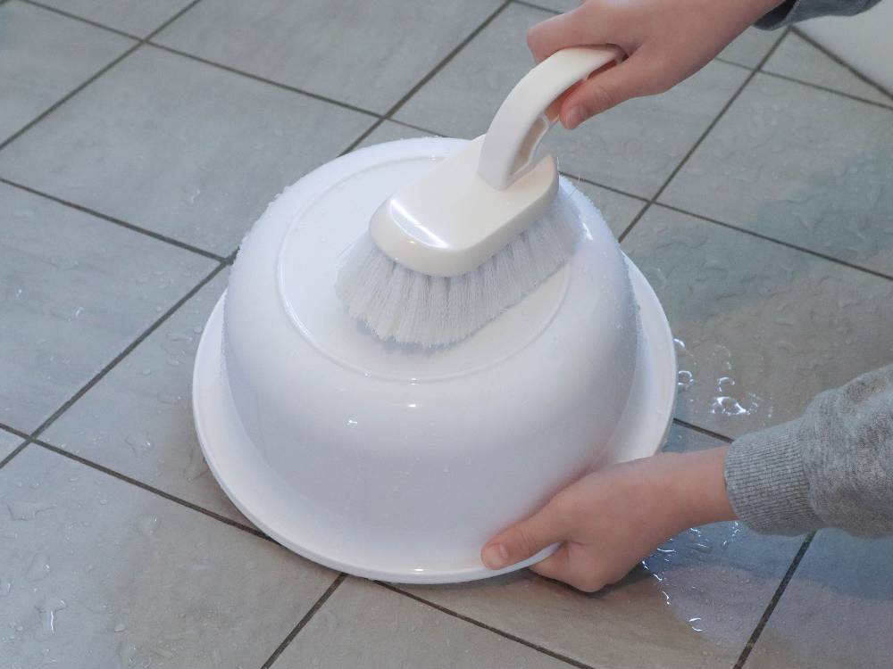 ＜ナチハマ＞洗剤いらずのバスブラシ