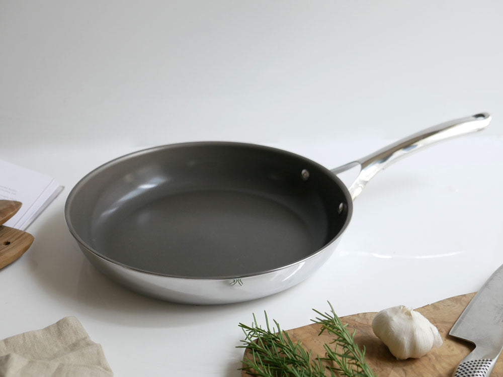 CORELLE/コレール＞こびりつきにくい次世代フライパン – カチモ | カチ