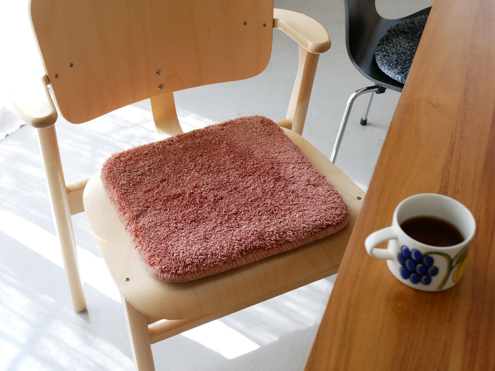 ＜＆NE/アンドエヌイー＞洗える低反発シャギーチェアパッド