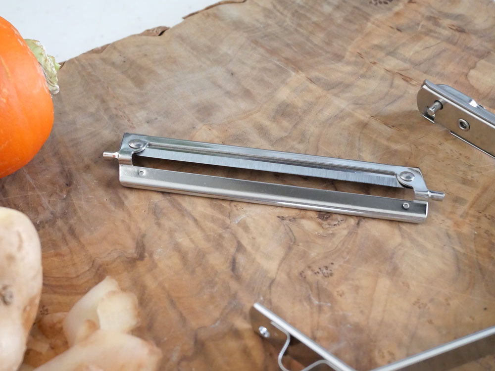 ※3月中下旬予約販売 ワンタッチで替え刃交換！1本3役　ニュースピードピーラー